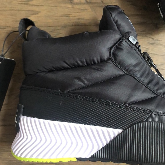 Sorel Out N About Puffy black zip shoes Sz 5 New with Tags - Picture 3 of 10